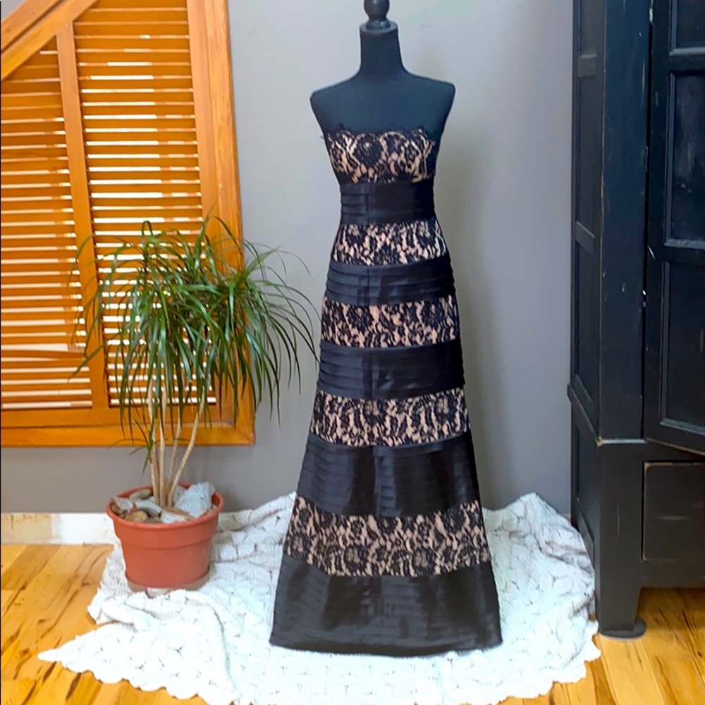 BCBG Maxazaria formal dress size 4 satin and lace tiered gown